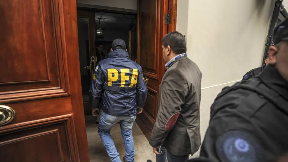 Terminó el allanamiento en el domicilio de Cristina