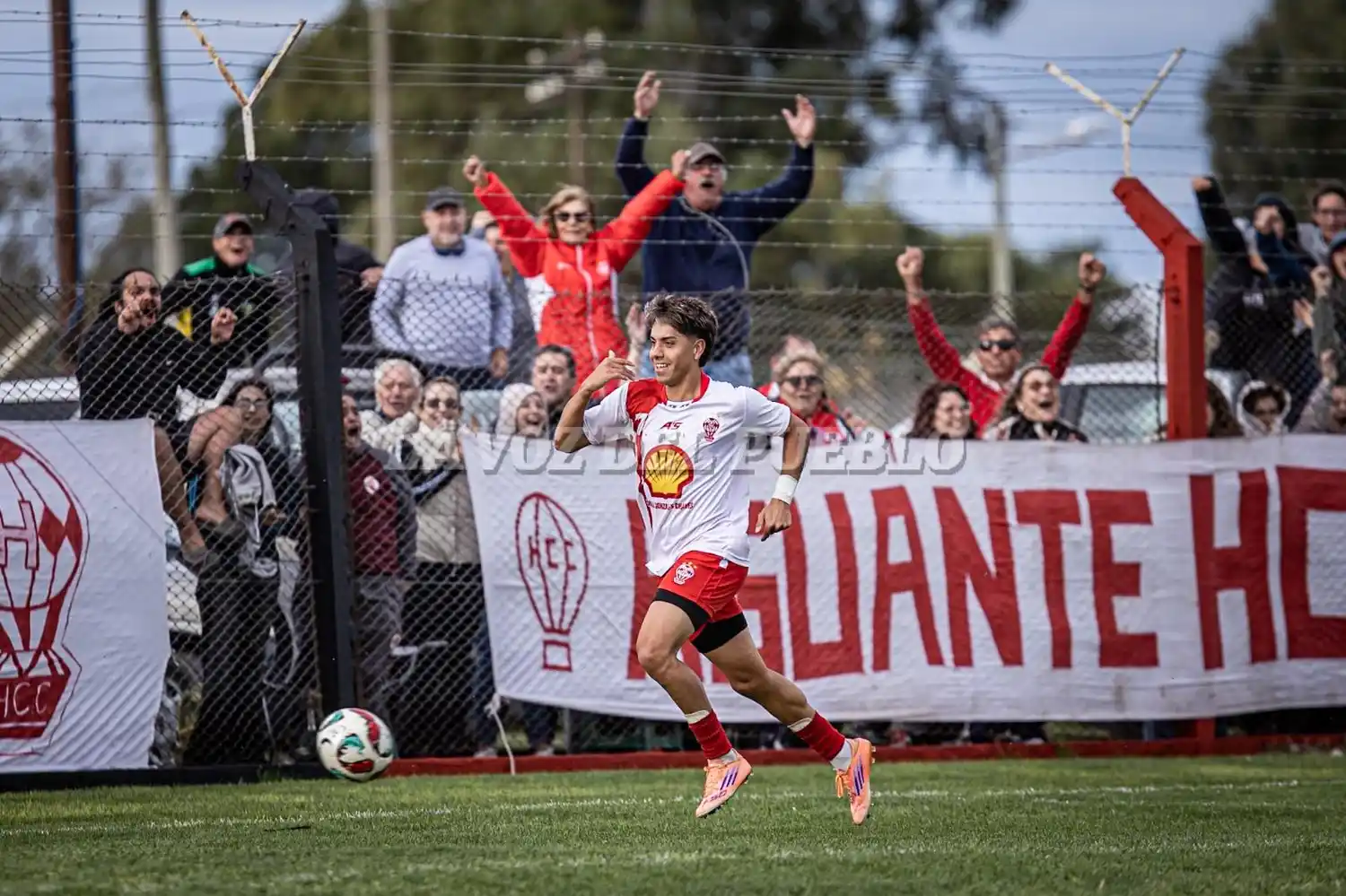 Con dos goles, Augusto Ontivero fue determinante en el triunfo de Huracán Ciclista