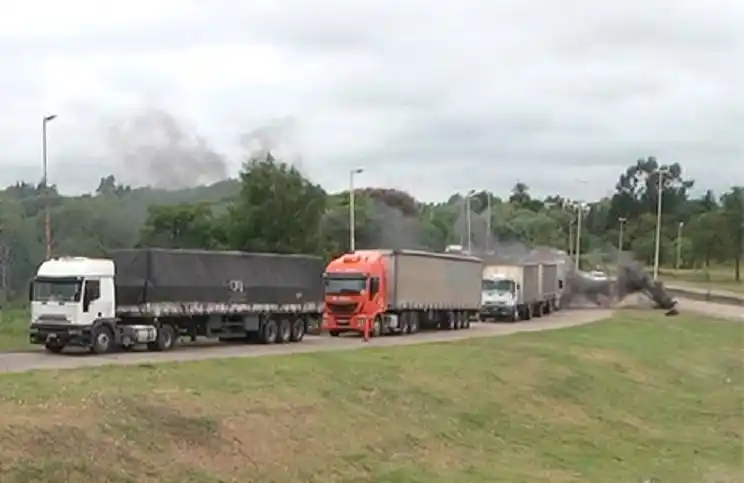 Transportistas protestan en el Túnel Subfluvial