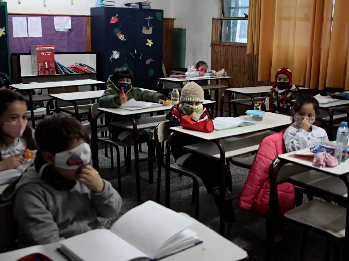 Córdoba: las clases volverán a la bimodalidad y con una hora másn después del receso 