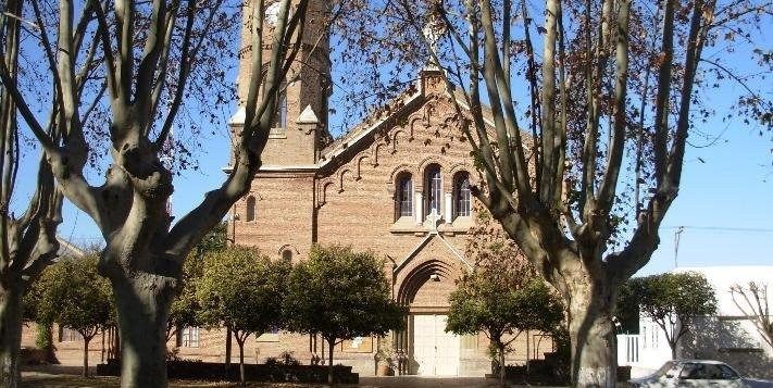 Alerta por un estafador que se hace pasar por cura en Maciel
