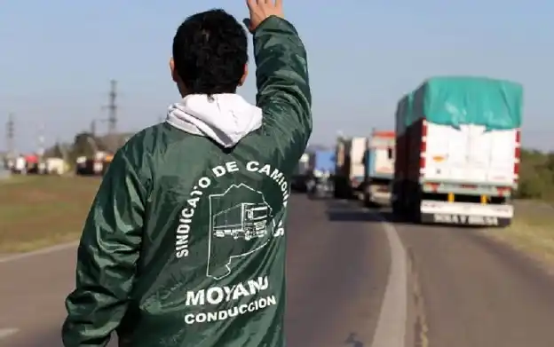 El paro de camioneros afectará la distribución de caudales y combustibles