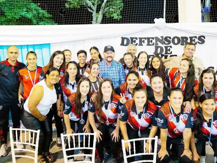 Insfrán participó en el agasajo por el
aniversario del club Defensores de Evita