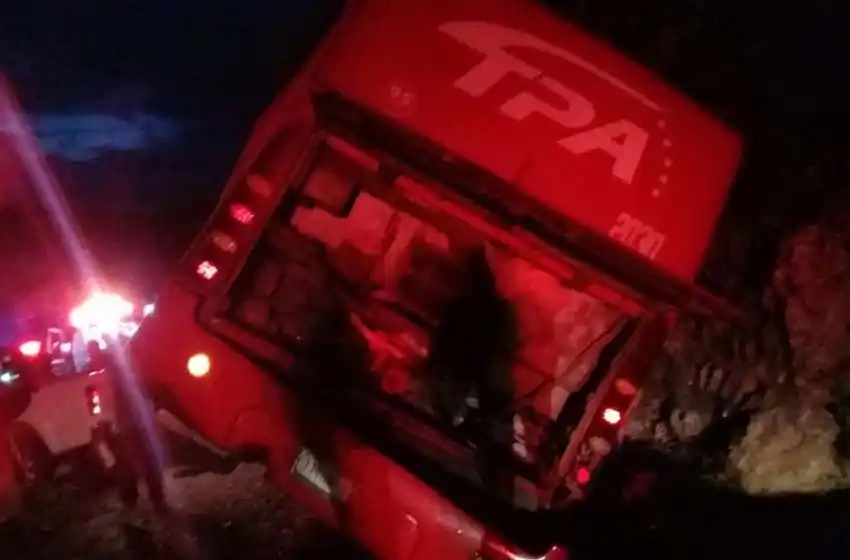 Tragedia en México: 13 muertos y más de 20 heridos tras el choque de un micro de pasajeros