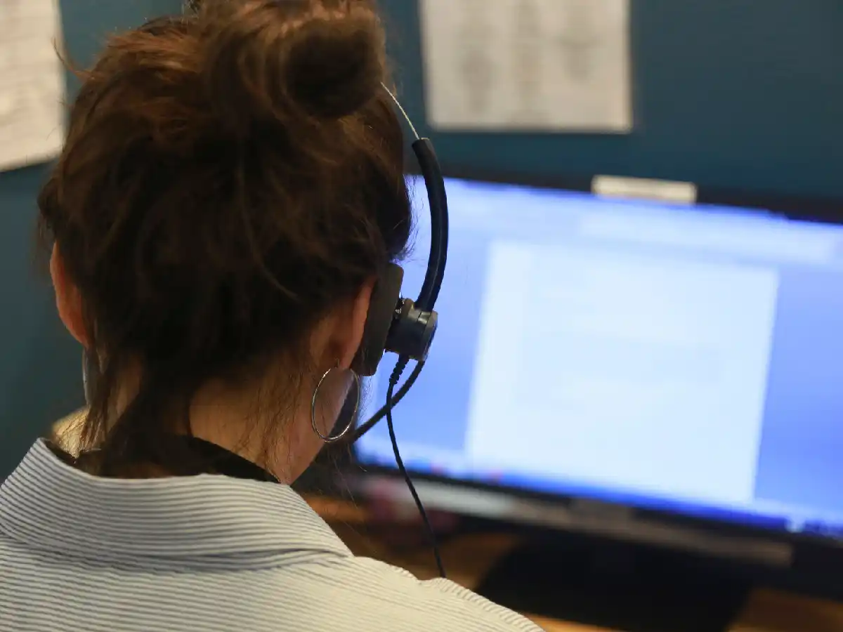 Proponen crear una línea gratuita de  apoyo psicoemocional para jóvenes 