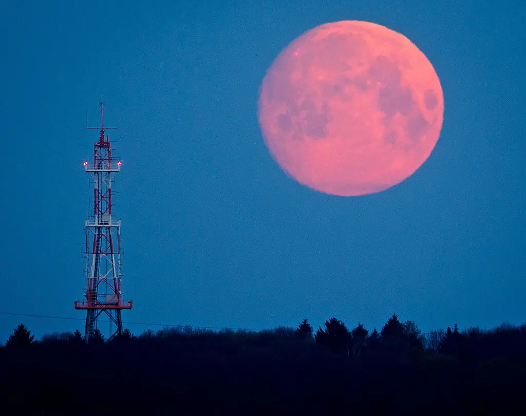 La luna llena rosa se podrá ver en la Argentina la noche del sábado