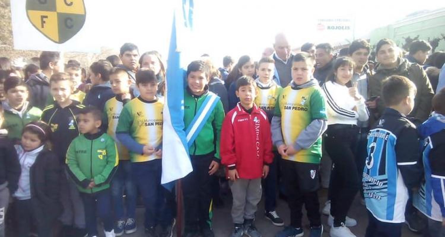 Una peña en Gobernador Castro para mejorar las instalaciones del club de fútbol infantil