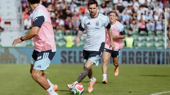 En Angola, la selección sale a la cancha por última vez en el año