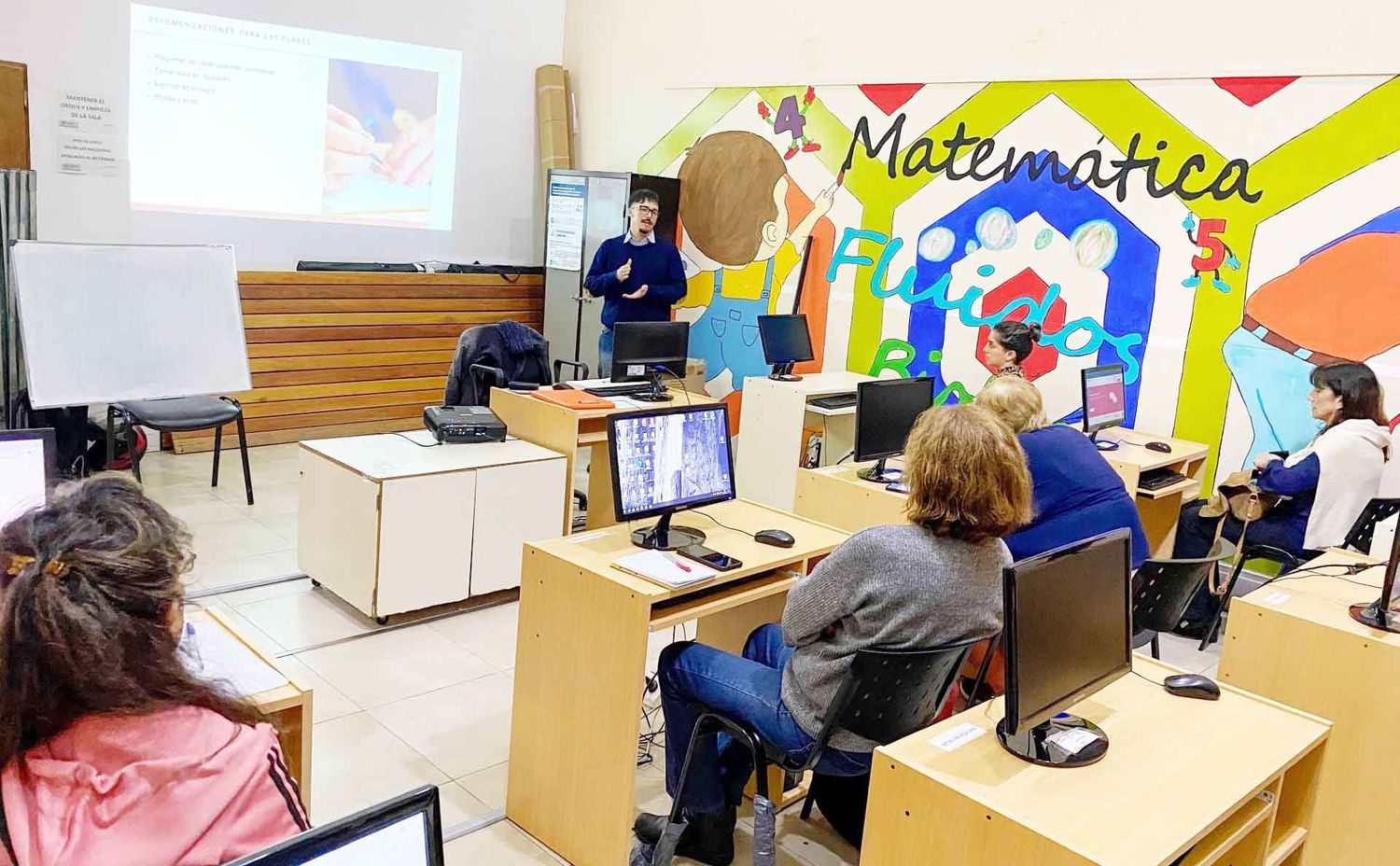 Taller de alfabetización digital y ciberdelitos para personas mayores