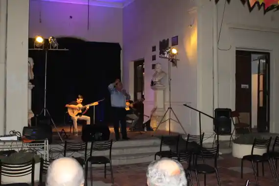 "Serenata de Año Nuevo" en el Teatro Italia