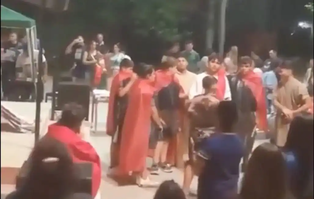 La mayoría de las presentes eran niños y adolescentes.