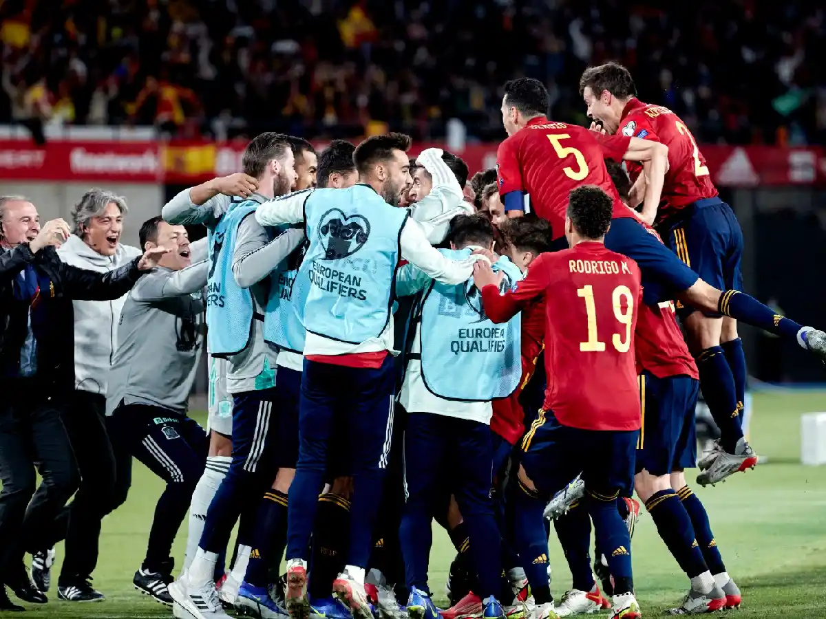 España y Serbia sacaron boleto a Catar