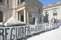 La Justicia rechazó el pedido de desalojo del acampe de la explanada municipal