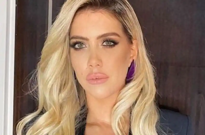 Wanda Nara publicó una foto picando cebolla pero un detalle se llevó todas las miradas