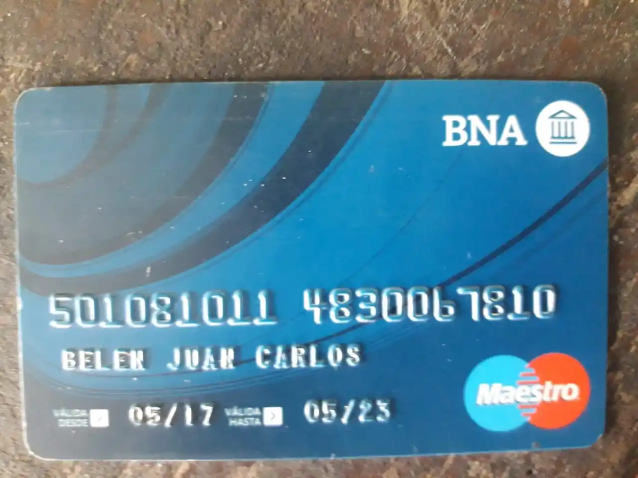 Débora encontró una tarjeta del Banco Nación