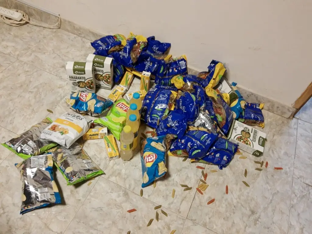 Decomisaron alimentos vencidos en un supermercado