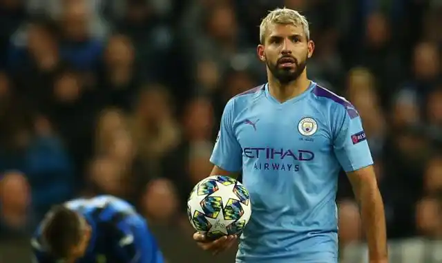 El Kun Agüero marcó un doblete para empezar la remontada del Manchester City ante el Atalanta