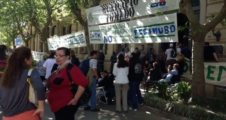 Municipales continúan de paro por tiempo indeterminado
