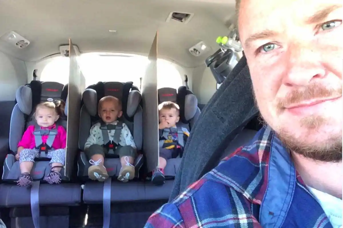 La solución de un padre ante las peleas de sus trillizos