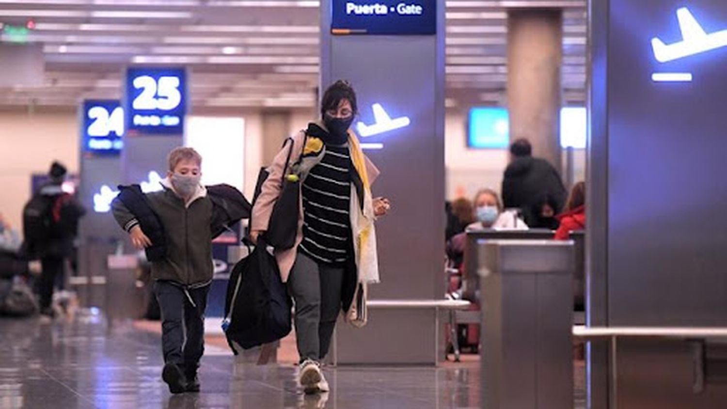 El Gobierno comenzó a habilitar rutas para viajar al exterior pero los precios lo hacen imposible