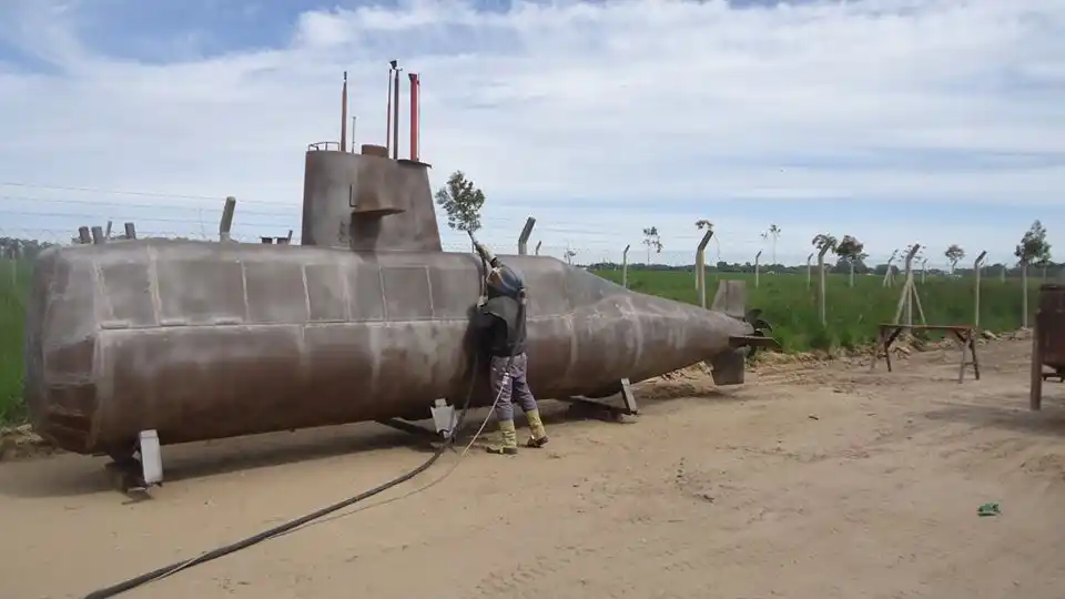 Apareció el ARA San Juan: El padre del tripulante de Olavarría que construyó una réplica para homenajearlo