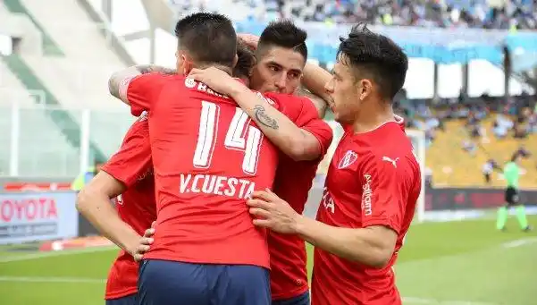 Independiente aprovechó un regalo de Olave y festejó en Córdoba