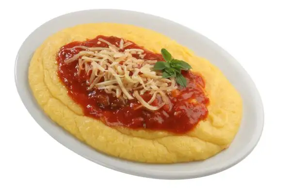 Hoy El Día está para polenta con salsa y queso