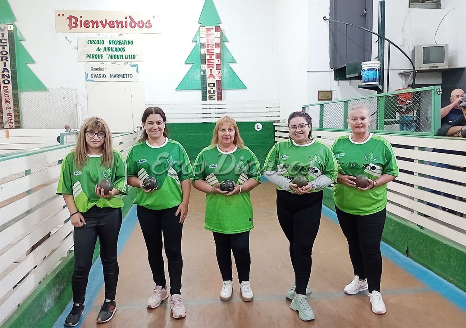 Las representantes de Círculo del Parque de izq. a der. Juana Cuello, Carla González, Santa Álvarez, Sol Álvarez y Claudia Maceiro