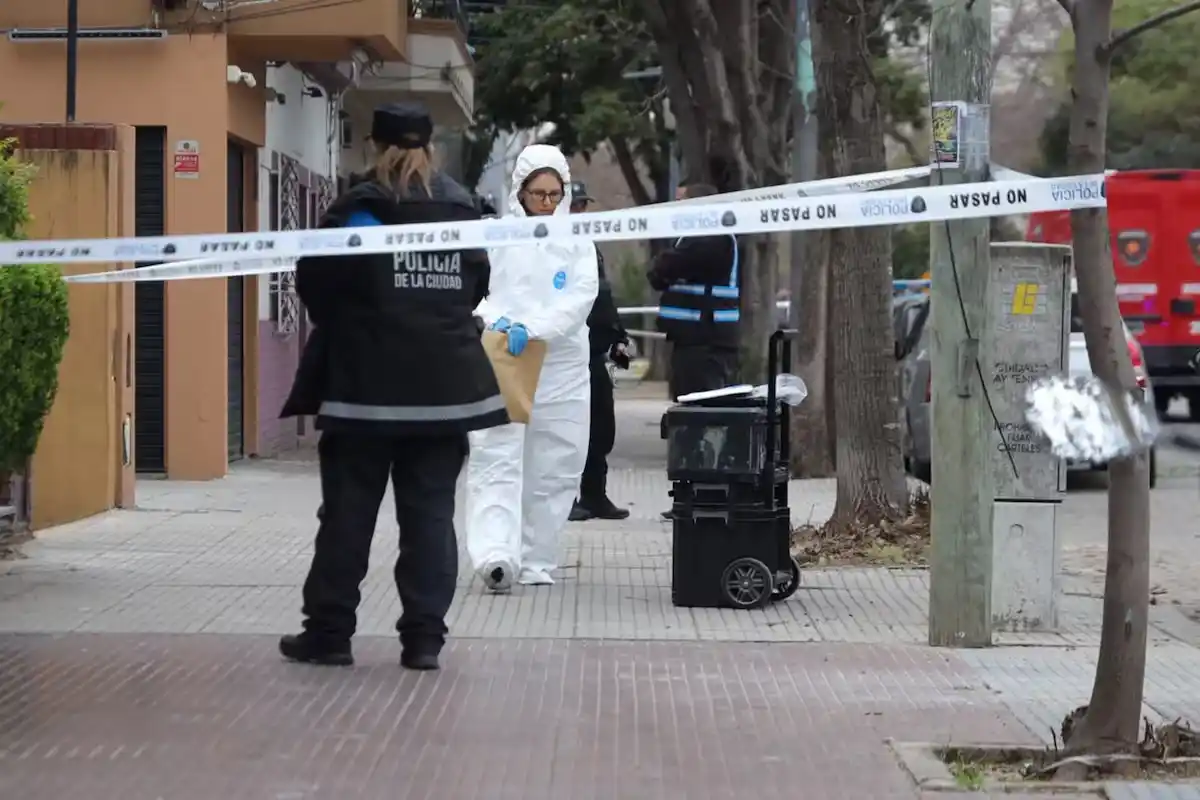 Femicidio en Villa Devoto: mató a su esposa de una puñalada y fue detenido tras intentar escapar
