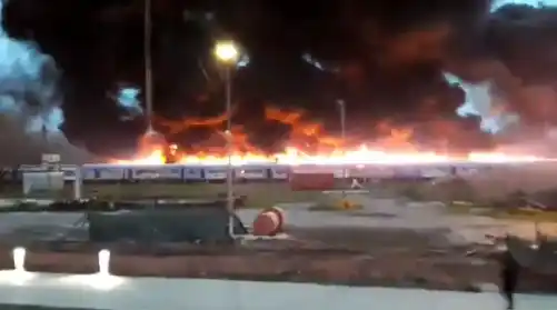 Gigantesco incendio en depósito de trenes de la línea Mitre en San Martín