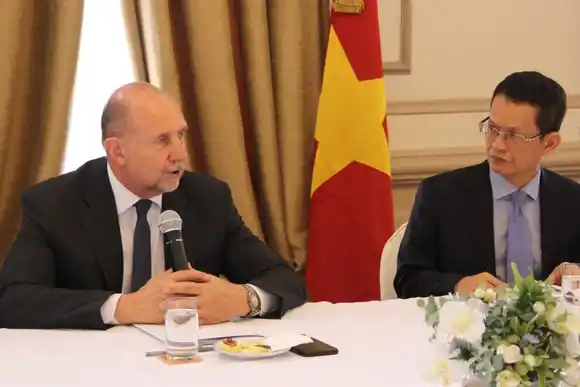 El gobernador Omar Perotti se reunió con el embajador de la República Socialista de Vietnam