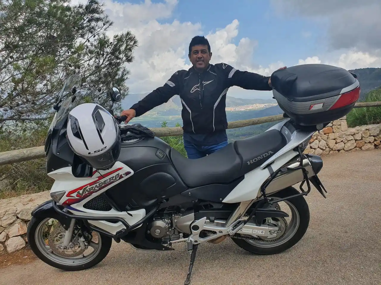 Aquí en el sur de España, Andalucia, disfrutando de un viaje en moto-