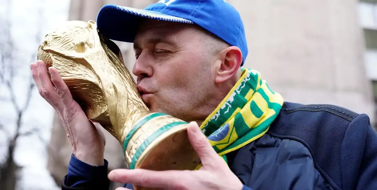 El viejo continente define hoy a sus últimos cuatro representantes para la Copa del Mundo de Estados Unidos, México y Canadá. Credito: REUTERS/Matteo Ciambelli