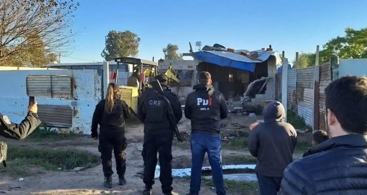 Sin precedentes: derrumbaron dos inmuebles vinculados al narcomenudeo en Venado Tuerto
