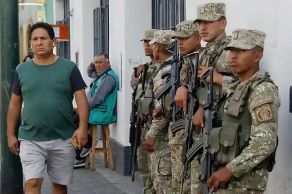 Boluarte declaró el toque de queda en localidad donde fueron asesinados 13 mineros