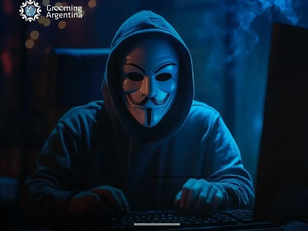 Esconderse detrás de un disfraz no solo sucede en Halloween.