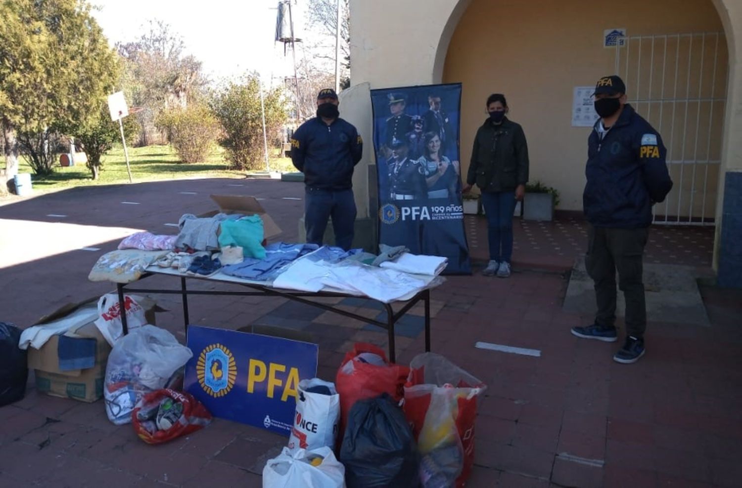 En 25 de Mayo, la Policía Federal realizó aportes a la cooperadora de una escuela