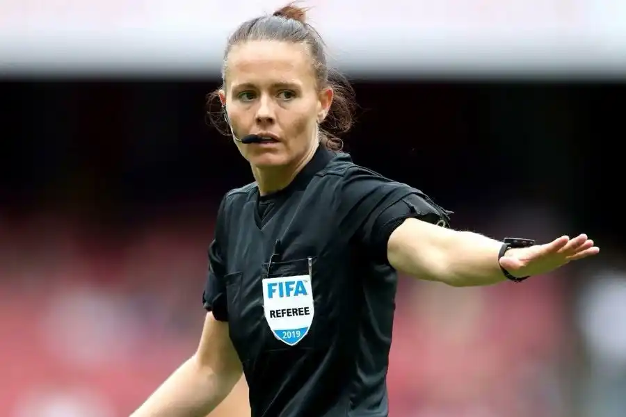 Por primera vez, una árbitra dirigirá un partido de la Premier League