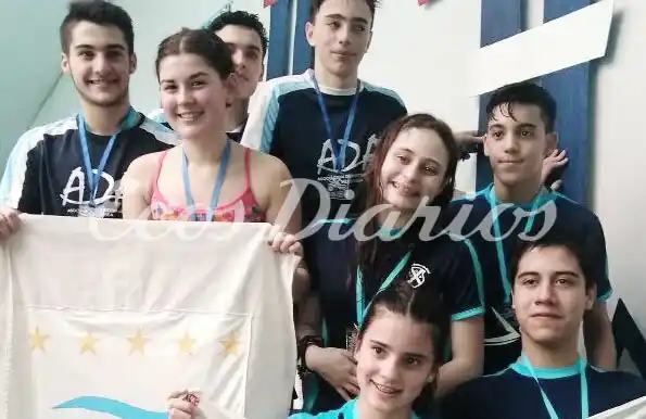 Éxitos para nadadores de Arenas