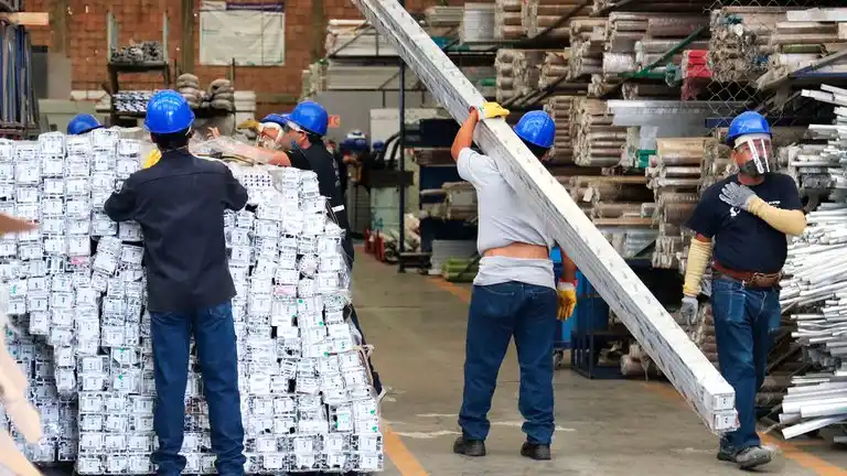 Las pymes alertaron por subas de hasta 50% en dólares en el precio de materias primas