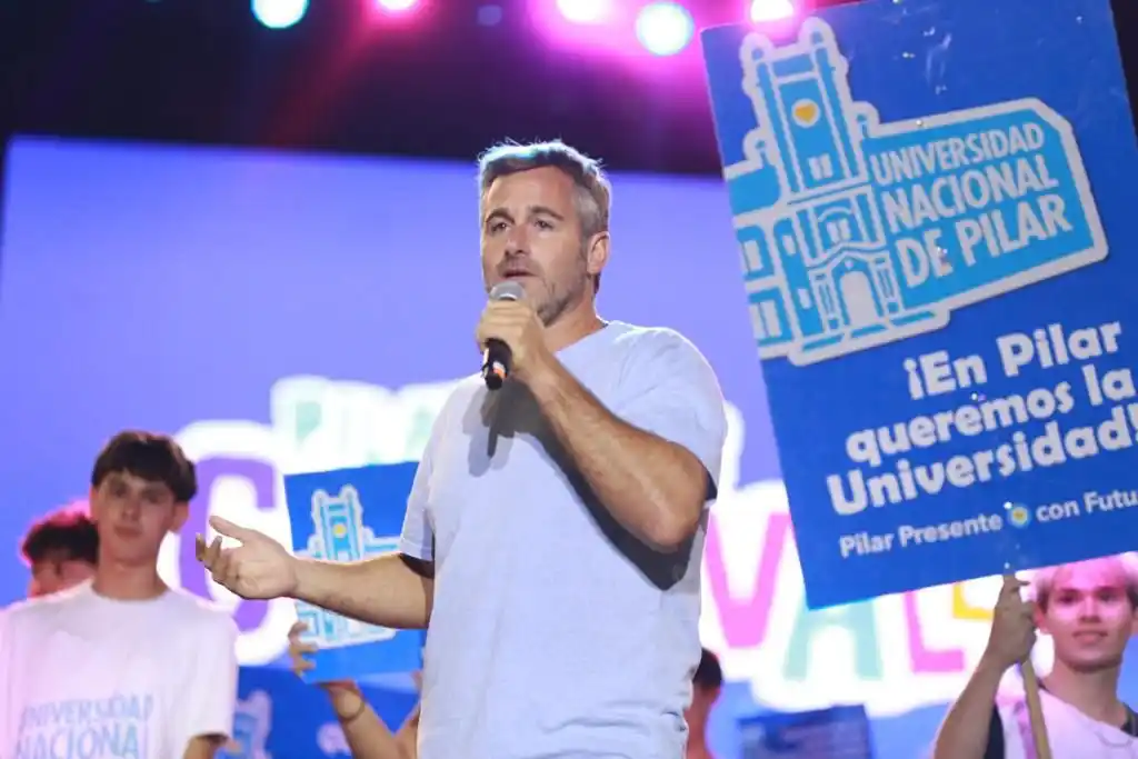 Desde los Carnavales locales, Achával defendió el sueño de la Universidad en Pilar