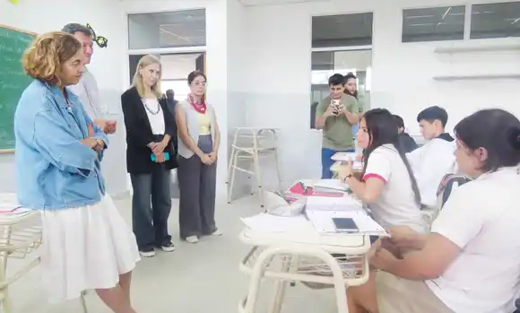 Alicia Fregonese visitó a los alumnos premiados por un proyecto innovador