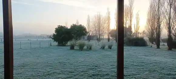 El frío seguirá durante el feriado: Chascomús entre las ciudades bonaerenses con temperatura bajo cero