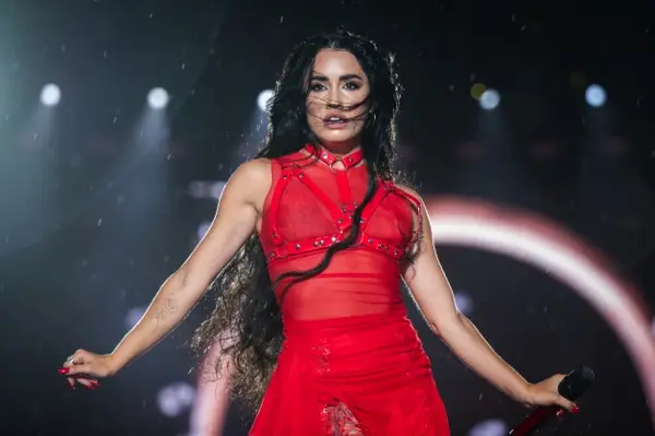Milei volvió a apuntar contra Lali Espósito y varios famosos salieron a respaldarla.