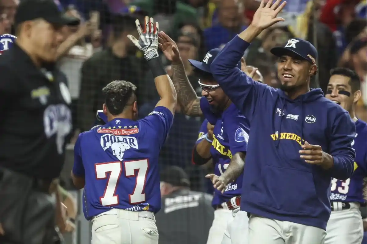 ¡GUILLEN CERCA DE ACABAR CON OTRA SEQUÍA! Tiburones de La Guaira llegan IMBATIBLES a la final de la Serie del Caribe 2024