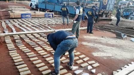 Descubren 2 toneladas de marihuana en vigas de madera