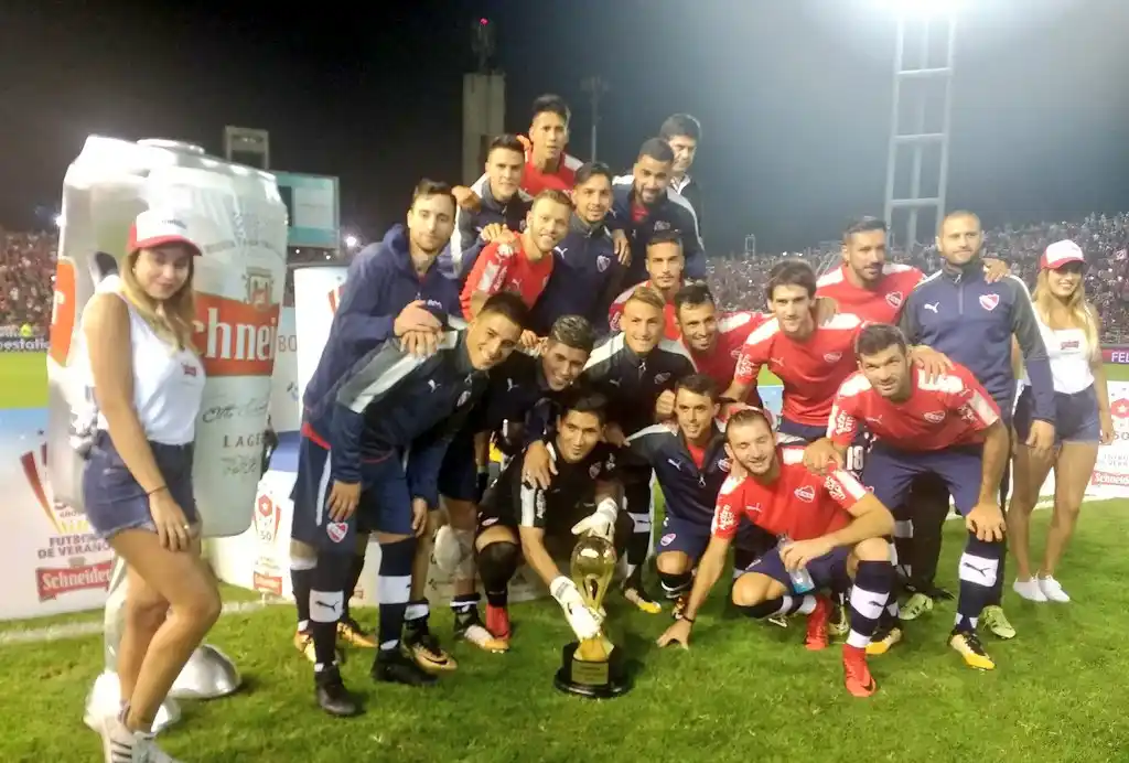 Racing falló e Independiente festejó