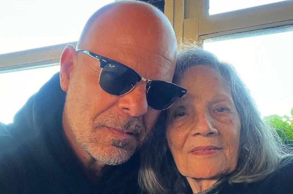 Aseguran que Bruce Willis ya no reconoce a su madre y tiene un comportamiento agresivo