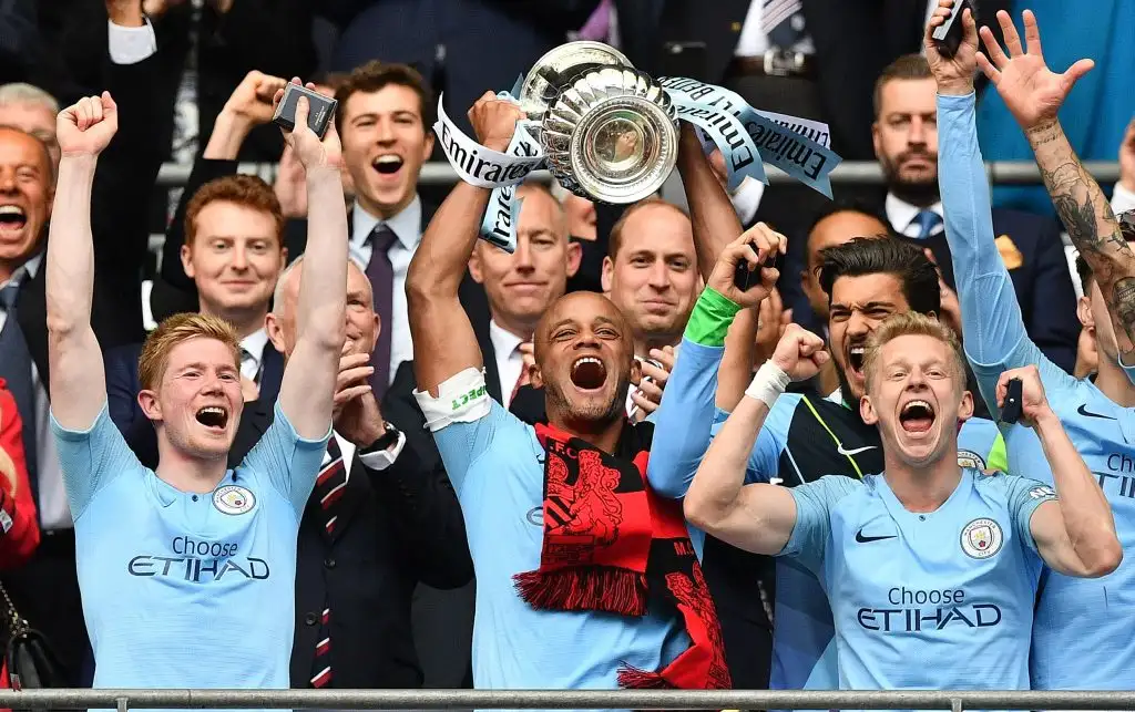Manchester City hizo seis para completar el triplete