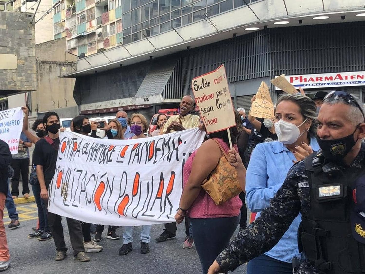 BURLA: denuncian que régimen de Maduro reparte pernil podrido en Miranda (fotos)